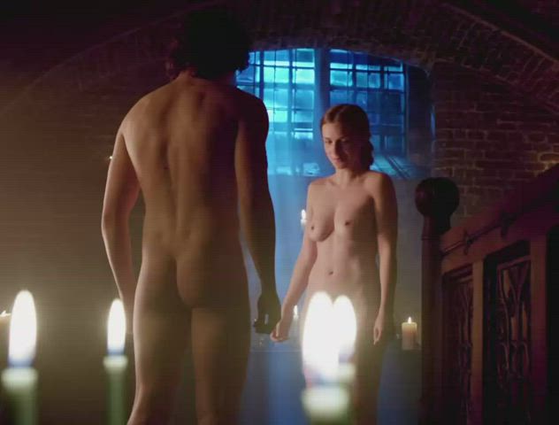 [Topless] Faye Marsay in 'The White Queen' s1e6 (2013) (26 years old)