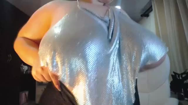 huge tits reveal miss3x.com/eskol_xxx