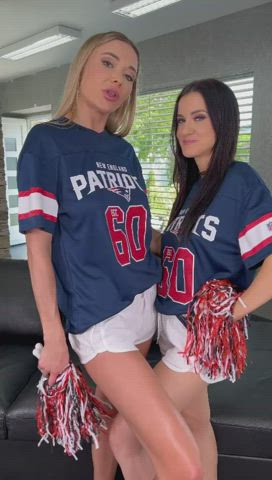 Cheerleaders found their favorite player | Venera Maxima &amp; Melania Mendes