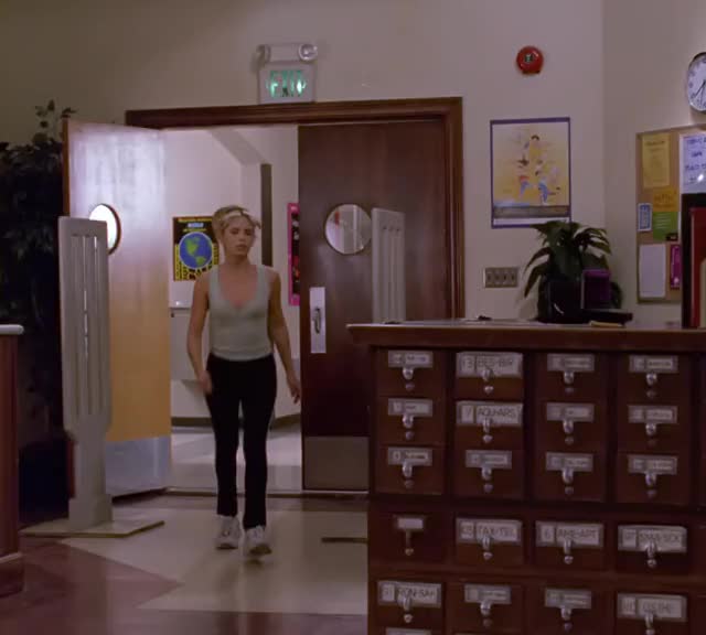 Sarah Michelle Gellar - Buffy The Vampire Slayer S03E08 add 24 long (1)