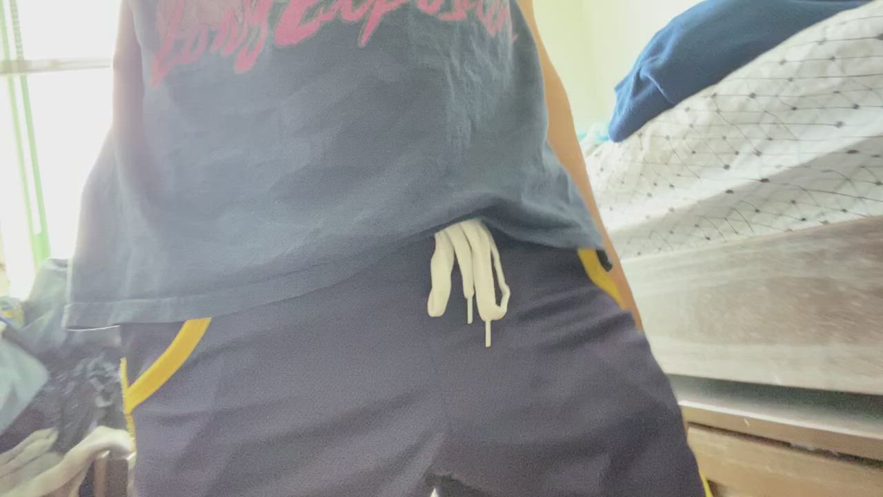 Do ya like my shorts?