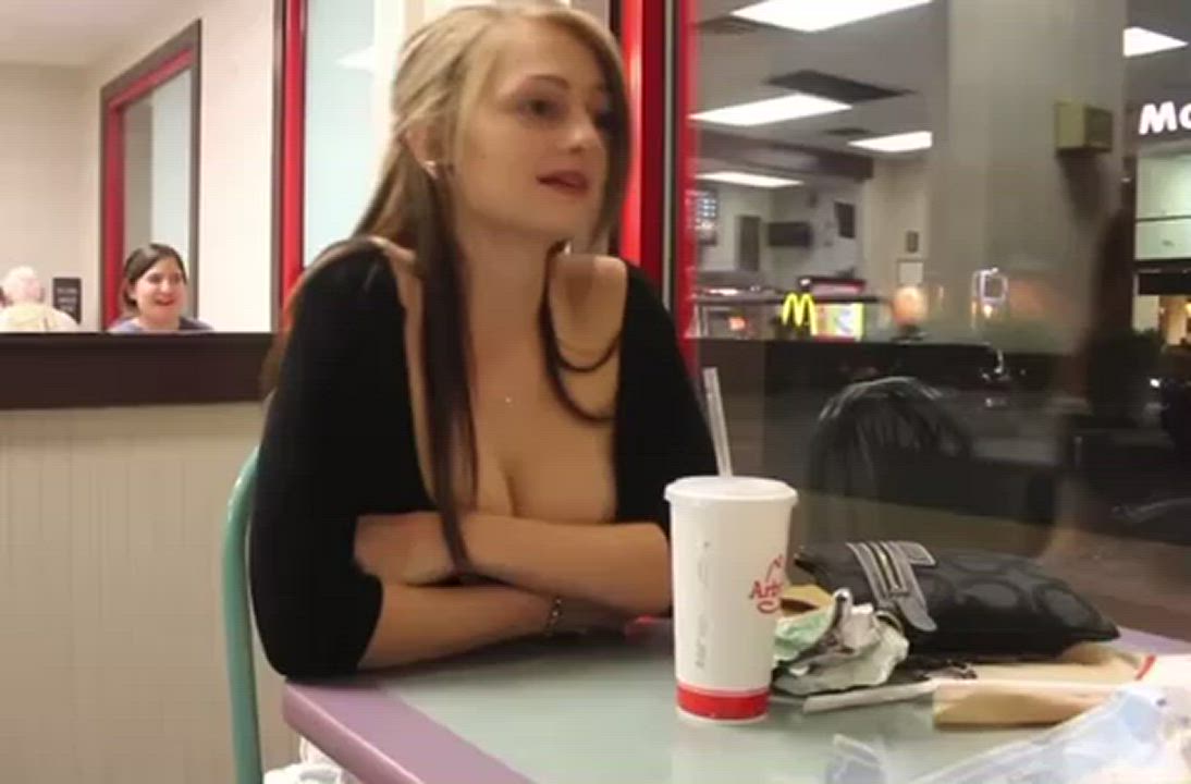Airing those titties at Arby’s [GIF]