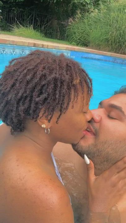 Ebony FTM Kissing Real Couple Trans clip