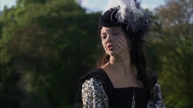 Anne Boleyn (Natalie Dormer)  outside in the Tudors