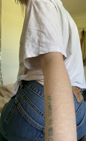 lil waist and a bubble butt
