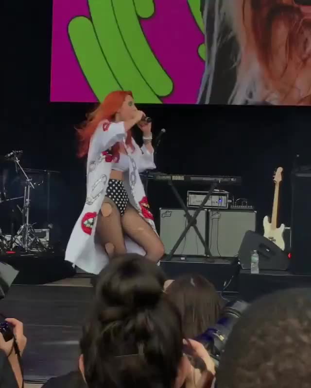 Bella Thorne - Billboard hot 100 Fest 2018