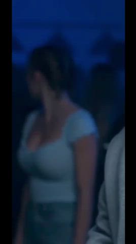 Sydney Sweeney’s great big tits coming into focus