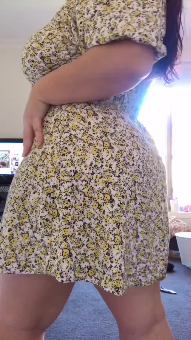 Showing off my chubby ass in this cute sundress ?