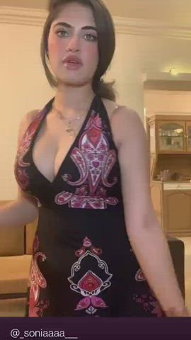 Cleavage Indian MILF Squeezing Tits clip