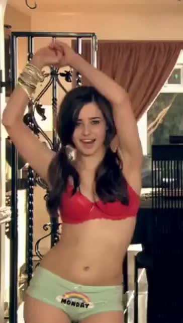 Holly Earl - Skins