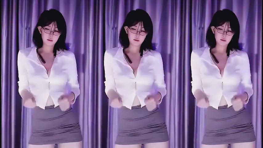 你棠的 Chinese babe in glasses, hot dance (close up)