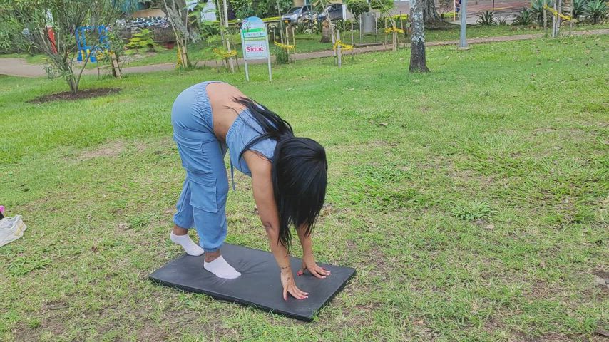 amateur latina milf nsfw natural outdoor public yoga yoga pants clip