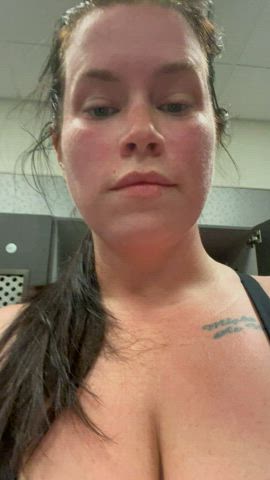 Sweaty strip down, would you let me put my pussy in your face post workout? 👻: