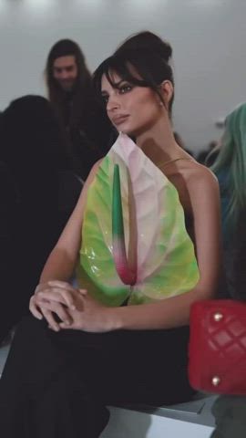 big tits brunette celebrity emily ratajkowski model natural tits sideboob clip