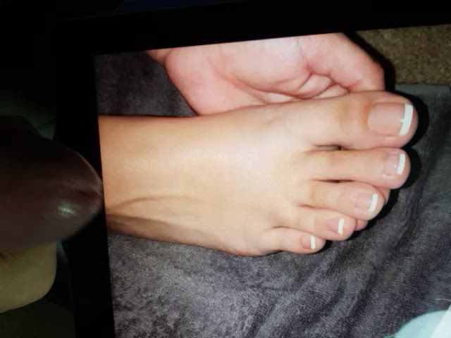 Love cumming feet