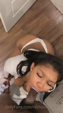 baddie sucking dick