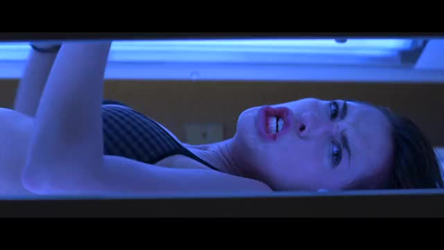 Jennifer Love Hewitt - mini-loop 1 of tanning scene, I Still Know What You Did Last