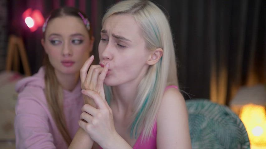 licking teen teens lesbians petite clip