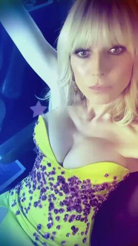 big tits blonde celebrity cleavage heidi klum model natural tits clip