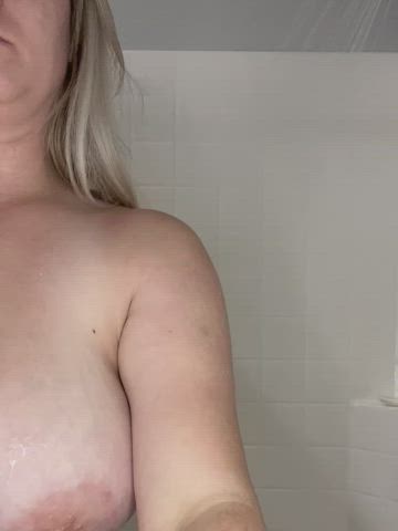 amateur bbw big ass big tits hotwife onlyfans shower amateur-girls girls-showering