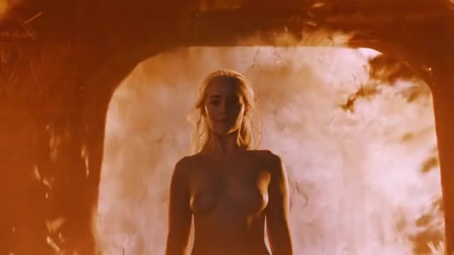 Emilia Clarke - Game of Thrones - S06E04 - nude fire scene