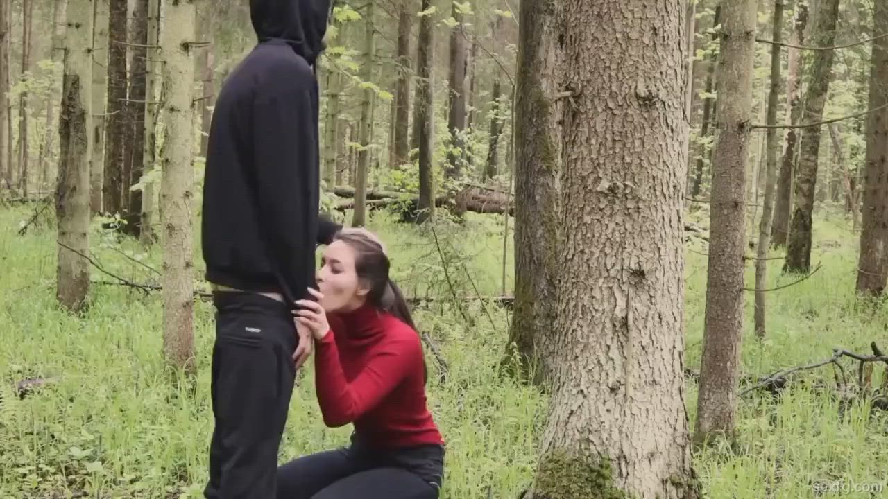 Hot brunette gives passionate blowjob outdoors