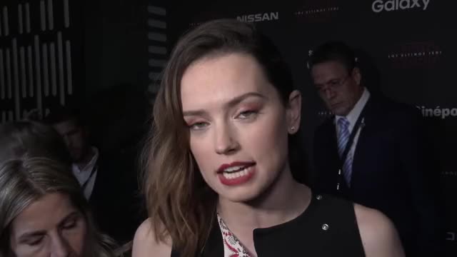Star Wars The Last Jedi Daisy Ridley Mexico Red Carpet Interview(1)