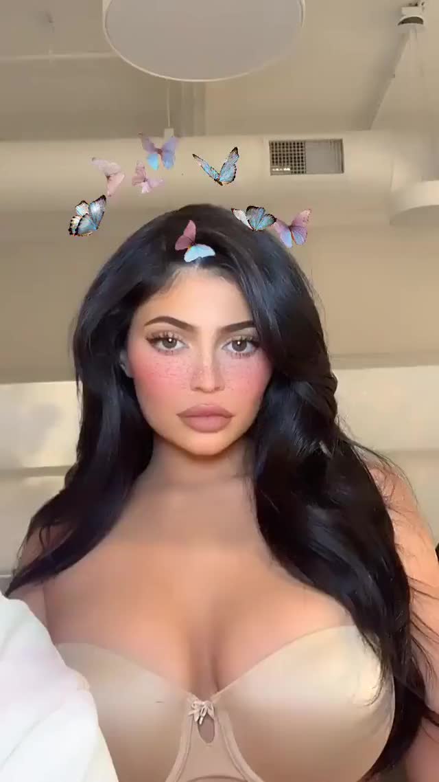 Kylie Jenner - Instagram Story, 12/16/2019