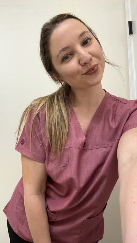What do you call a nurse who gets naked while working👩‍⚕️🥵