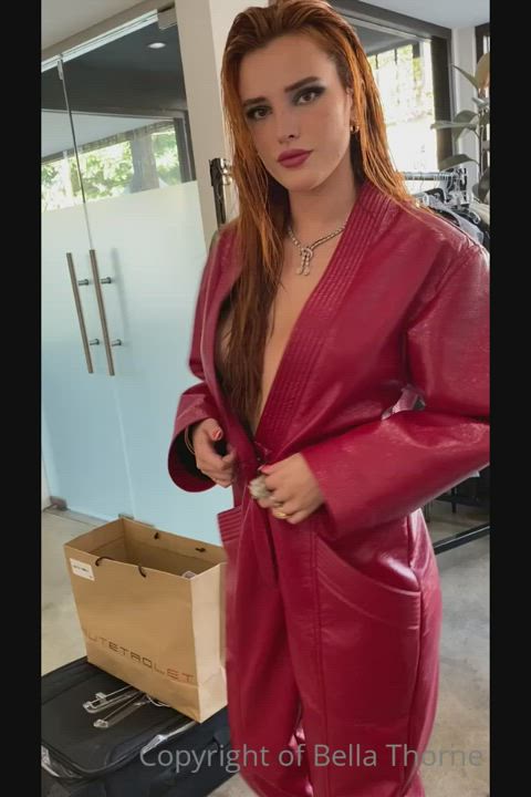 Bella Thorne Nipple Strip clip