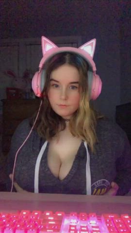 [OC] [Titty Drop] Recorded this while waiting to load into my COD game ✨