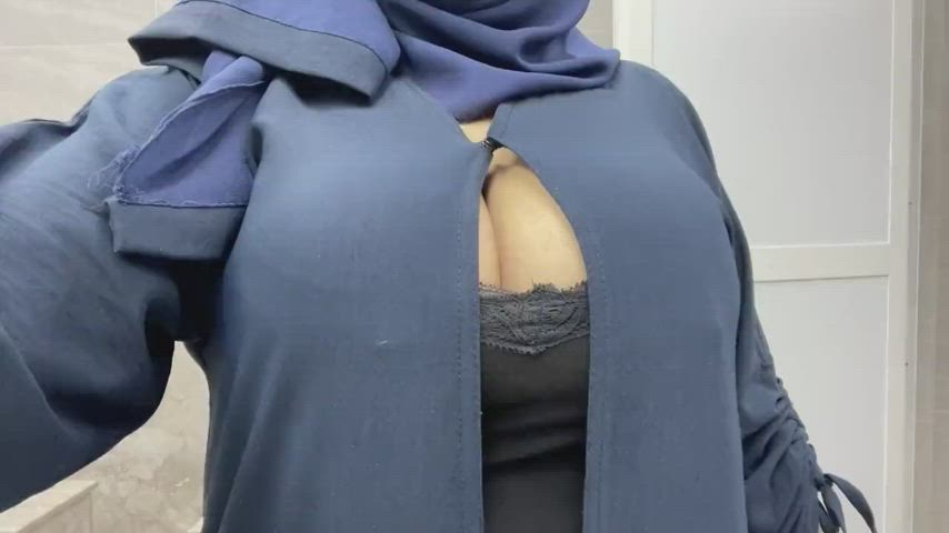 arab big tits cleavage hijab undressing clip