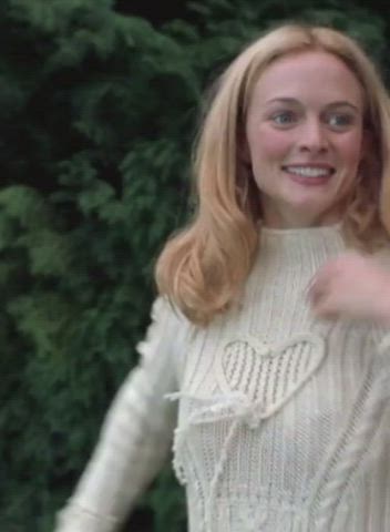 Heather Graham revealing the plot with a chipper attitude in 'Killing Me Softly'
