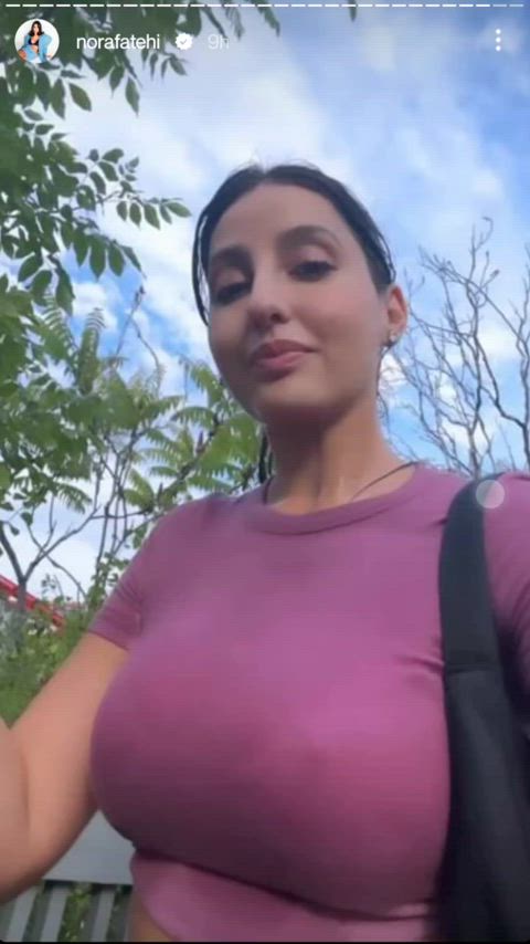 Nora Fatehi Wet Boobs 🥵 - Don't say anything Noraaaa! Just let your lovers enjoy