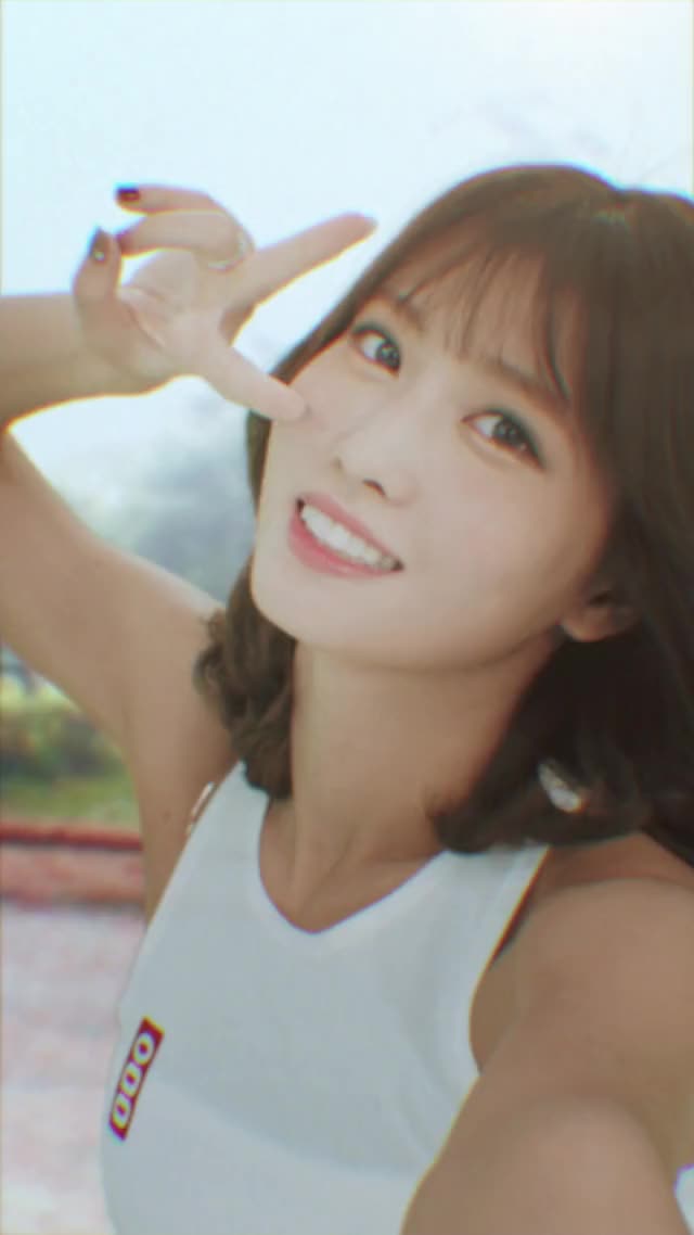 TWICE "LIKEY" VIDEO - MOMO