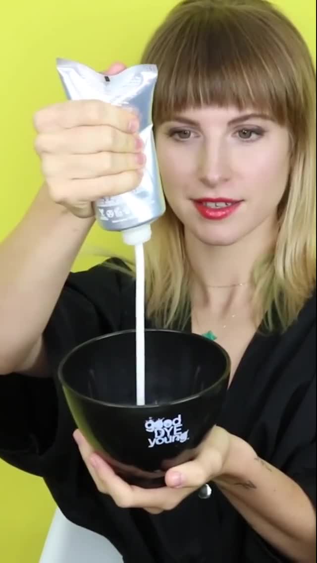 The way she squeezes that bottle ... please empty my 8" cock like this Hayley