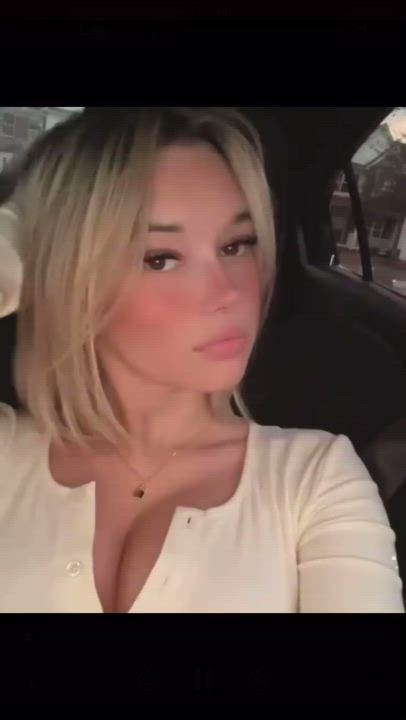 Blonde Cleavage clip