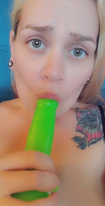 Dildo Pale Sucking clip