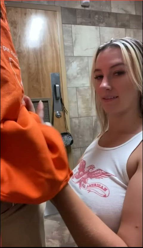 blowjob girlfriend toilet clip