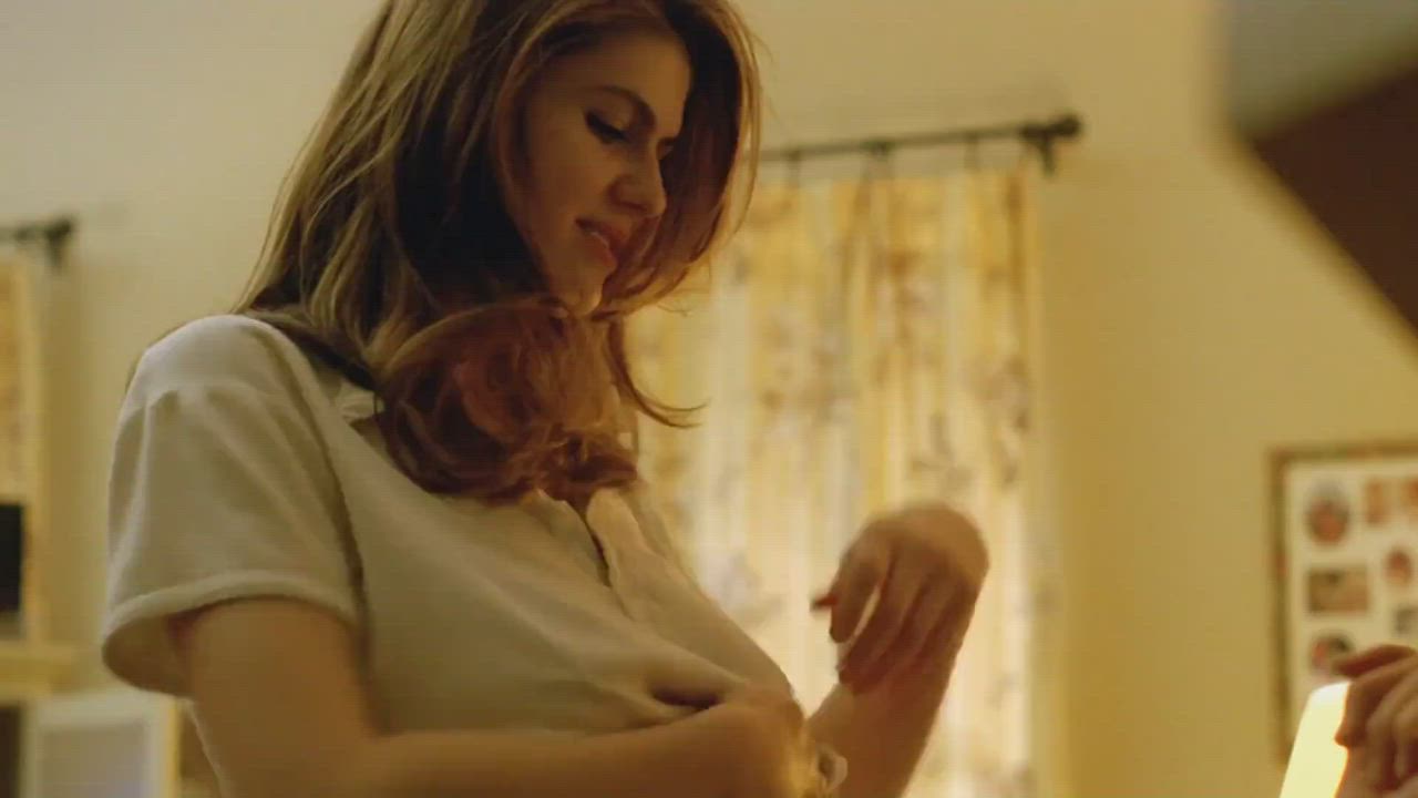 Alexandra Daddario Showing Her Tits And Ass In Silky Smooth 60fps