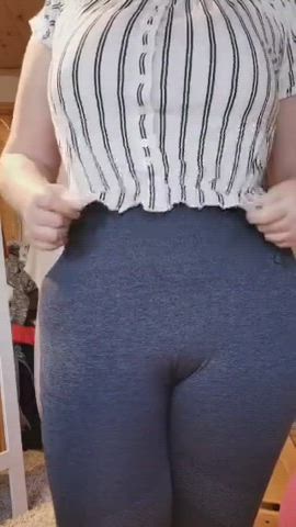 Thick girl flashing ass and underboob + full vid in the comments