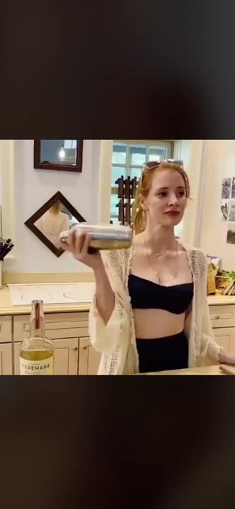 Bikini Jessica Chastain clip