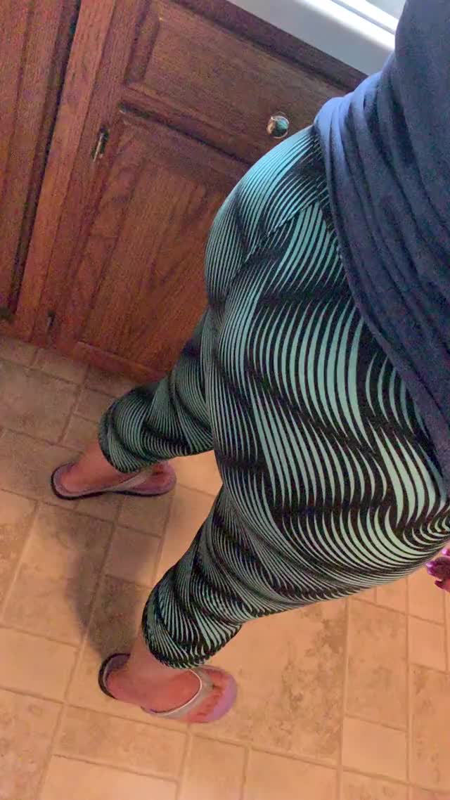 Slow motion video of wife’s ass