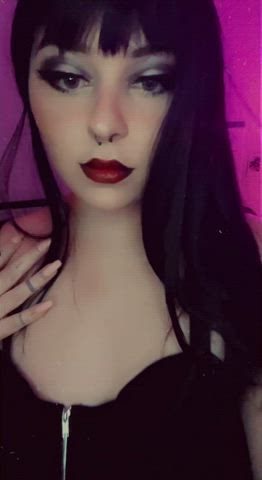 Come subscribe to your local goth tease! I would love for you to watch me fuck myself.