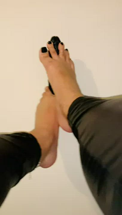 Do you like my footjob skills? I had a bad start to the year, made a new account