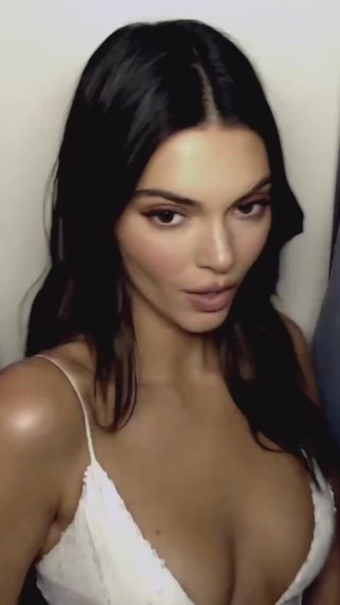 cleavage kendall jenner model clip
