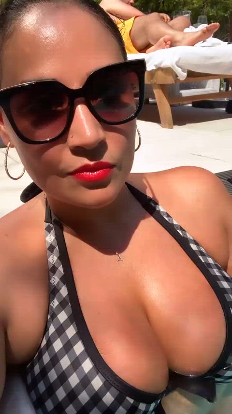 big tits bikini celebrity clip