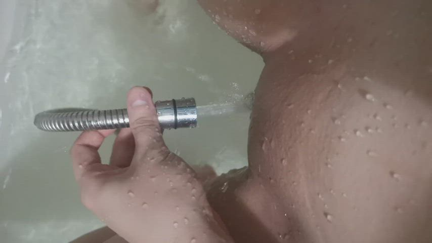 I love cumming with a strong stream of water, it gives me the most pleasure 🤤🤤🤤