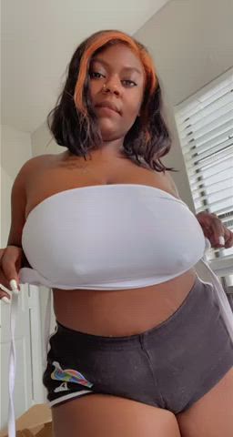 Big Tits Busty Ebony Flashing Titty Drop clip