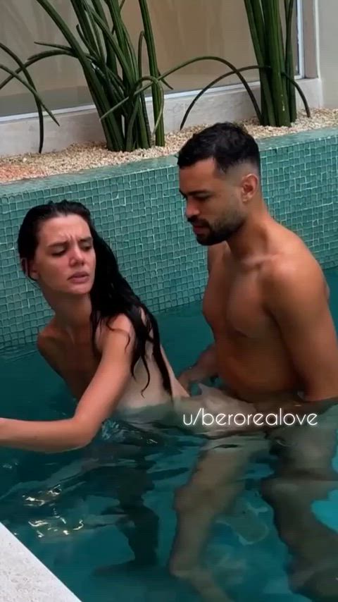 amateur kissing onlyfans pool real couple romantic real-couples clip